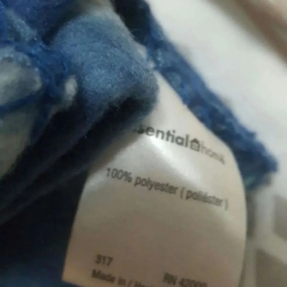 Fleece throw blanket - Picture 2 of 3